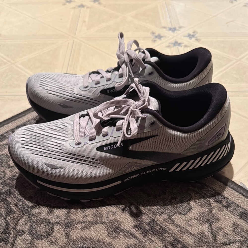Brooks Adrenaline GTS 23 Gray/purple/black